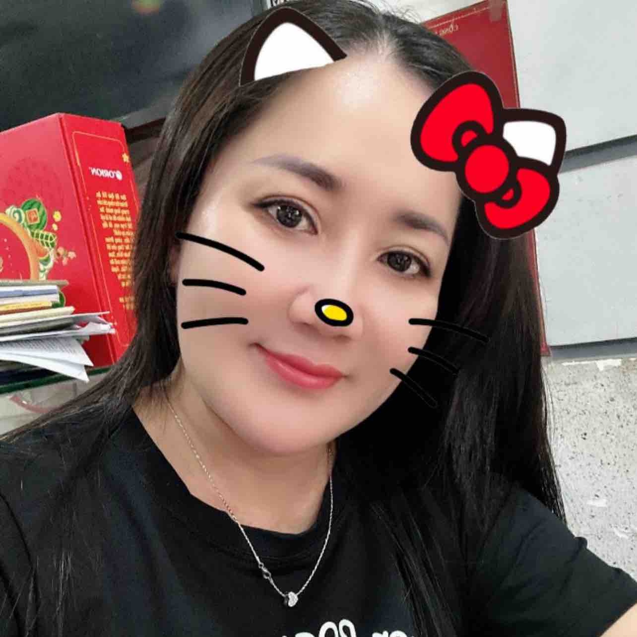 VĂN THUÝ HẰNG