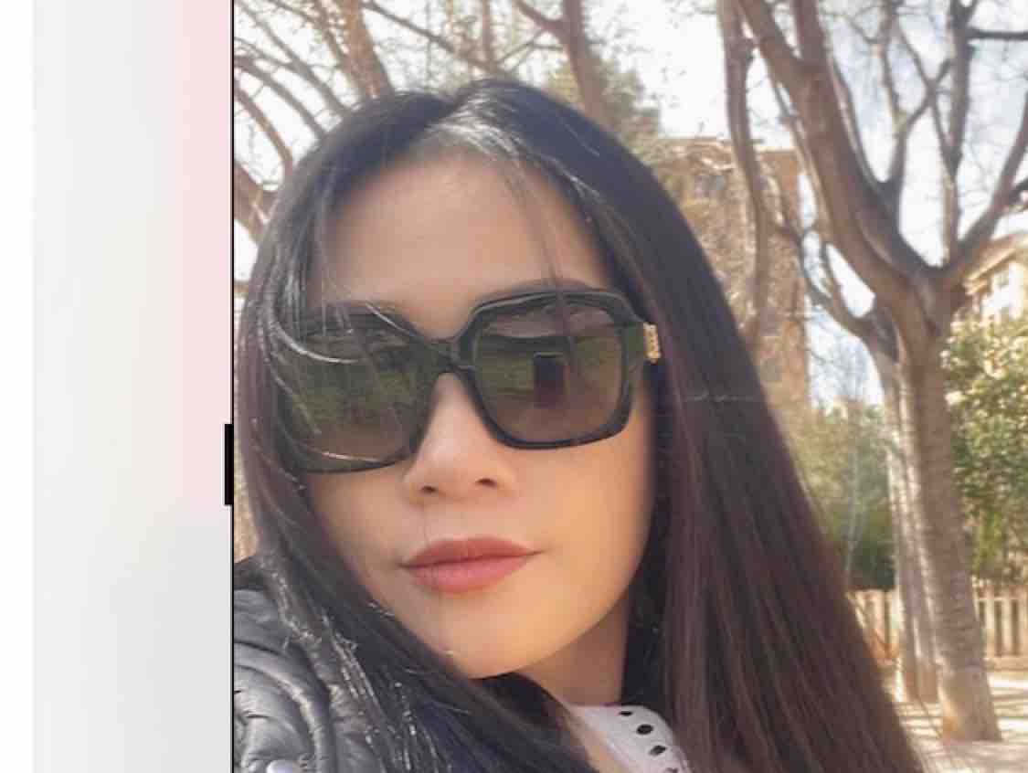 Trộm Nhìn Nhau 