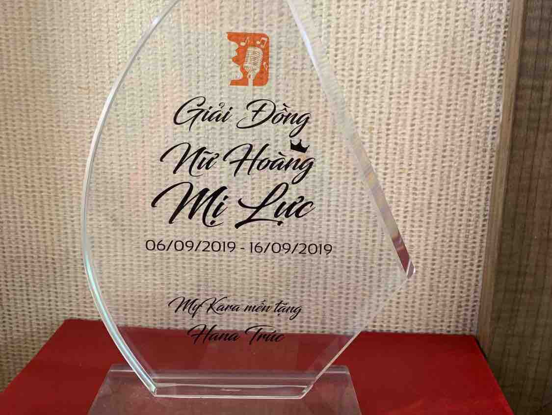 nguoi dan ba di nhat mat troi